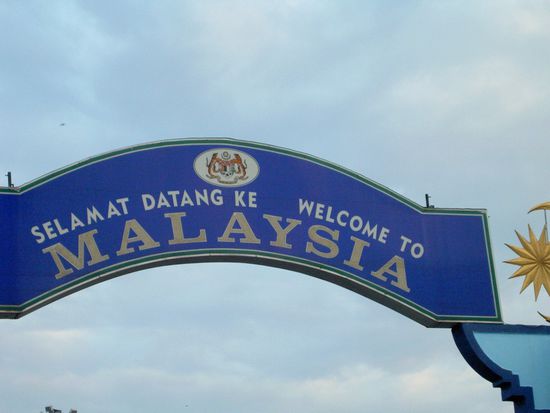 1km laufen und einchecken...und  Welcome to Malaysia!