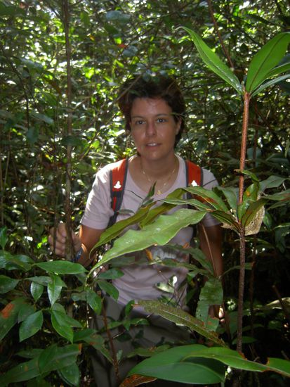 Huch, wer schaut denn hier aus dem Gebüsch!