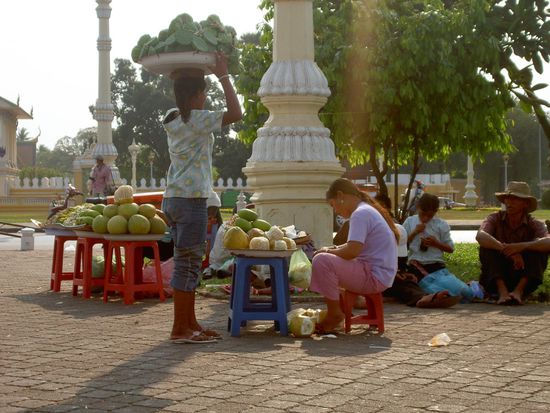 Obst gibts hier an jeder Ecke zu kaufen... da freut sich jeder Ernaehrungswissenschaftler