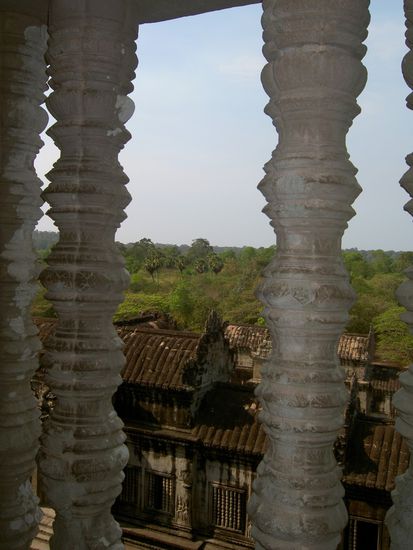Das ist aus dem Inneren der Hoechten Stelle des Tempels auf den Urwald blickend
