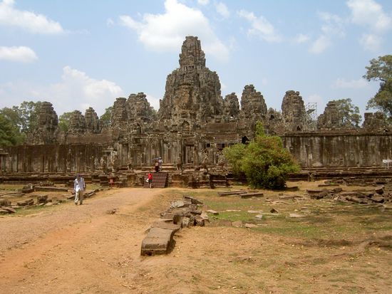 Bayon... sieht fuer Euch wahrscheinlich genau wie Angkor Wat aus