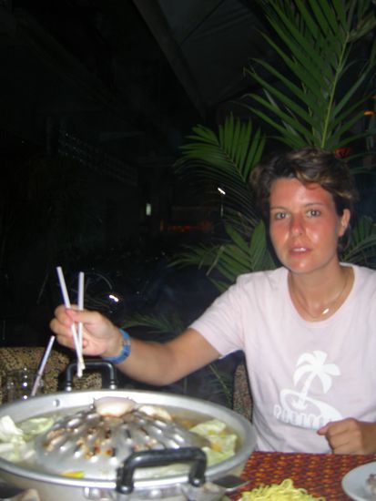 Barbeque auf asiatisch, man grillt selbst!