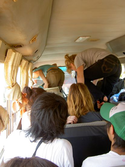 Tür versperrt - also aussteigen durchs Fenster!