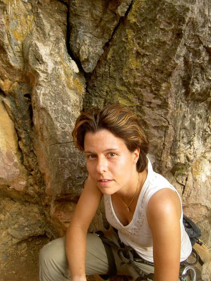 Kurz vor Tatjanas Abseilerlebnis... noch hat sie gesunde Gesichtsfarbe.