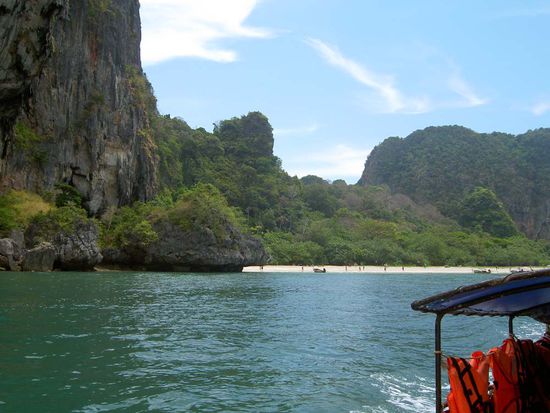An einem der Zwangspausetage auf dem Weg nach Pha Nang im LongTailBoat