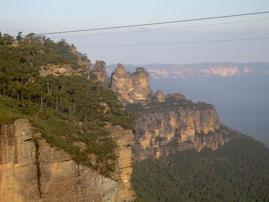 Die Felsspitzen sind die 3 versteinerten Damen