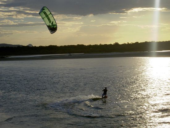 Kitesurfen ist hier total in  und spektakulär zu beobachten