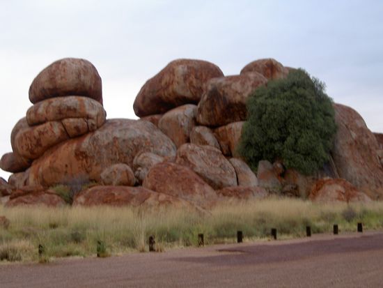 die Ausserirdischen muessen Hunde gewesen sein, denn die Devils Marbels liegen in Haufen rum