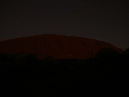 Ayersrock im noch relativ dunkel...