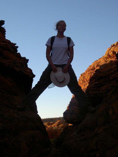 in meiner Hand der Hut mit Fliegennetz