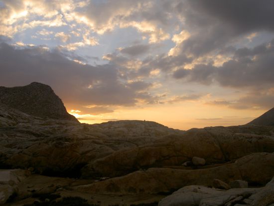 und wieder, ein Sonnenuntergang zum Eier legen