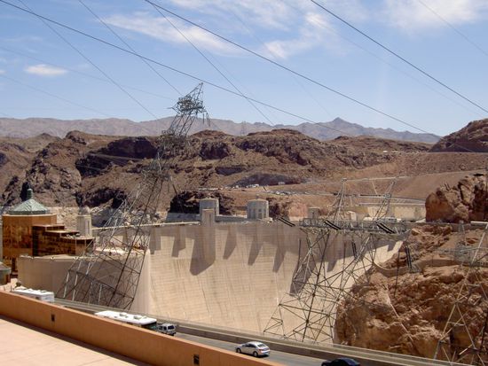 Kabelsalat am Hooverdam zur Stromgewinnung