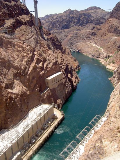 ... die den Colorado River staut