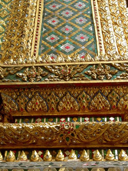 Die Tuerme und Palaeste sind alle aus waschechtem Gold und Edelsteine. Es ist unglaublich, diese Fuelle aus Prunk so nahe zu bestaunen