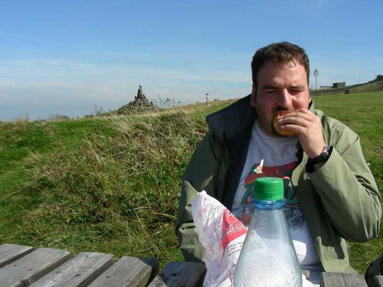 Am Fliegerdenkmal auf der Wasserkuppe haben wir erst mal ´ne Pause gemacht