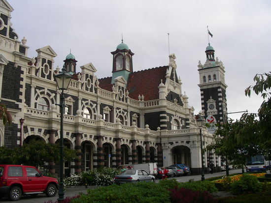 Der "alte" Bahnhof der Stadt - im holländischen Stil erbaut!