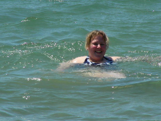 Bine schwimmt im Pazifik. Warm wie eine Badewanne!!!