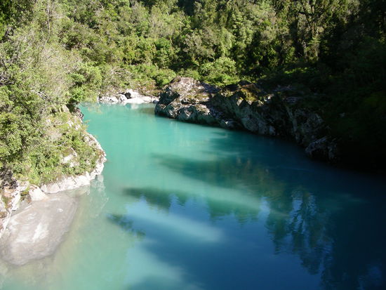 Der Hikitika Georg - beeindruckend auch hier das klare, tuerkise Wasser.