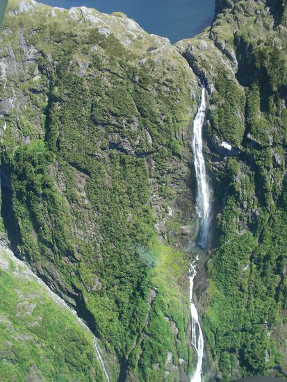 Die gigantischen Southerland Falls aus der Vogelperspektive
