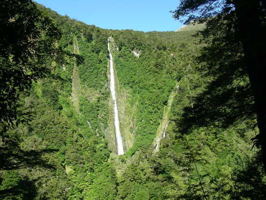 Die Humbold Falls am Rande des Fjordland Nationalparks