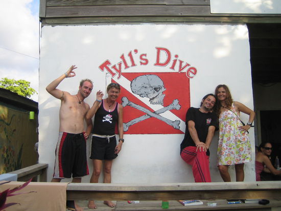 von links nach rechts: Sebastian, Dorthe, Adi und Lauren
Das Team von Tylls Dive (Uwe fehlt)