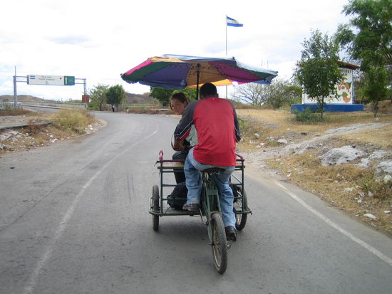 Die einzige Moeglichkeit, die letzten 3 Kilometer ueber die Grenze nicht zu Fuss bewaeltigen zu muessen.