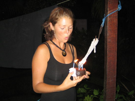 Kerzen ausblasen auf dem "Geburtstagskuchen" Merci David, du bisch en Schatz!