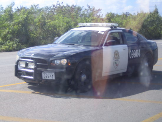 Unterwegs mit dem Minibus nach Chichen Itza und kurzer Zwischenstop (Polizeikontrolle) der harmlos verlief.