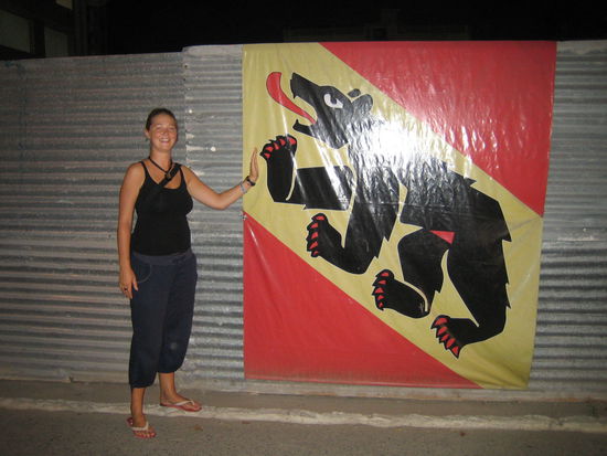 Was man nicht alles antrifft, im Ausland!
Wir wissen allerdings nicht, wie es dieser Bernerbaer nach Panama geschafft hat 