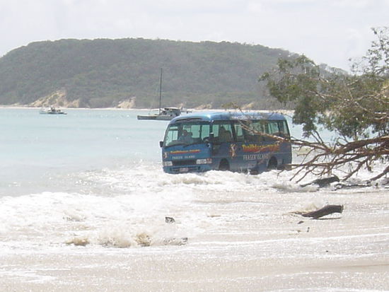 der Bus konnte NICHT schwimmen.