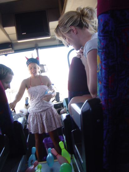 Bus Bowlen und Toepfen mit Huetchenfangen (gell Maege) wer sagt man kann im Bus nicht mal ne ruhige Kugel schieben... ey