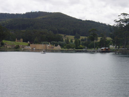 Port Arthur aus sicht des noch schwimmenden Gefangenen....