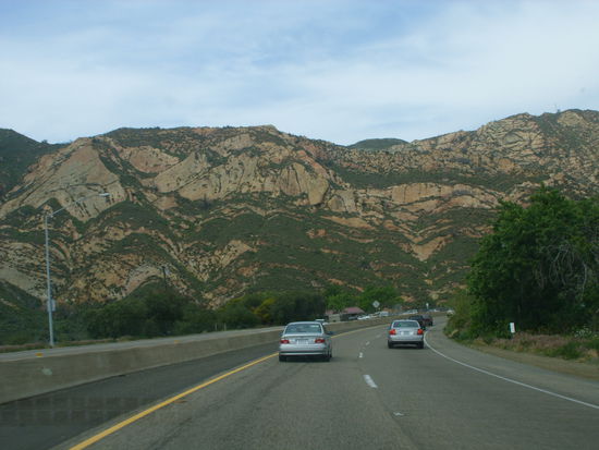 Kurz nach Santa Barbara ging es noch über diesen Pass bevor wir an den Pazifik zurück kamen