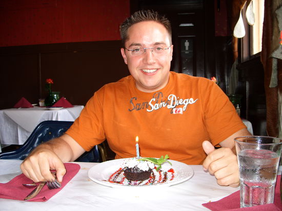 Weil wir erwähnt hatten, daß ich am nächsten Tag Geburtstag hätte gab es hier schon den ersten Kuchen 