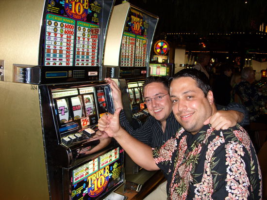 An der ersten Slotmachine