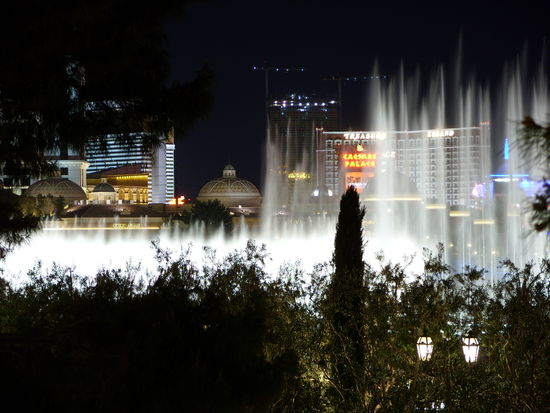 Wasserspiele vor dem Bellagio
Schön!
Aber natürlich völlig irre mitten in der Wüste!