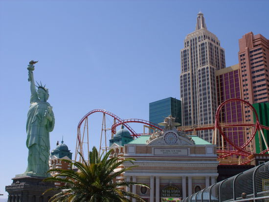 Unser Hotel mal von Aussen
Wir haben in dem Turm ganz rechts gewohnt aber mit Blick nach hinten Richtung Berge