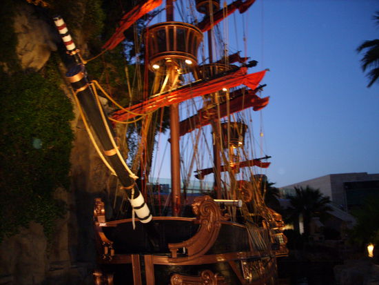 Dieses Schiff geht bei der Show unter die wir uns beim nächsten mal anschauen