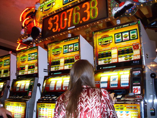 Mareike an der Slotmachine