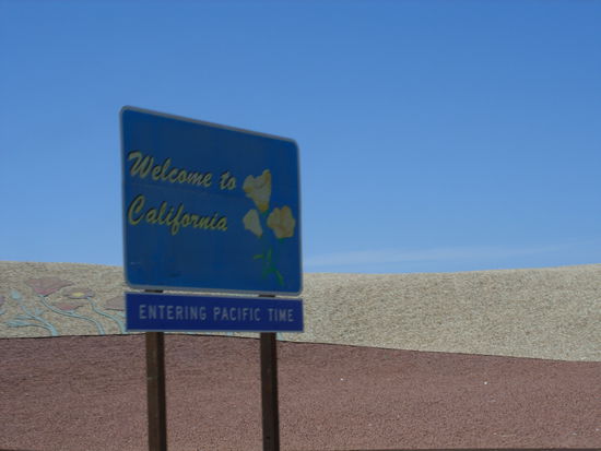 Back in California!
Und ja normalerweise hat Arizona eine ander Uhrzeit (Mountain Time) aber nicht im Sommer da sie die Daylight Saving Time (Sommerzeit) nicht mitmachen. Ist hier wohl Bundesstaatsache. 