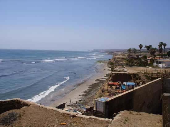 Blick aufs Meer in Puerto Nuevo.
Verrückt 80 Meilen nördlich wäre das ein Immobilienfiletstück und hier wohnt da wer in einem totalen Verschlag.