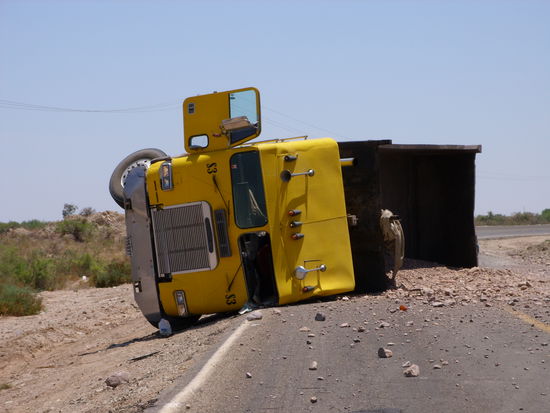 An diesem Unfall sind wir vorbei gekommen. Fahrer war schon weg. Es war nicht zu erkennen ob der Unfall vor 2 Stunden oder vor 2 Tagen passiert war.