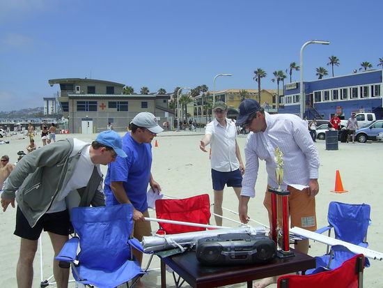 Aufbauarbeiten am 2. Spielort