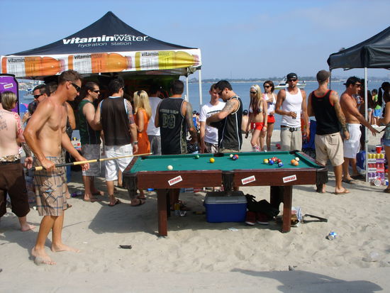 Was die Leute alles mit an den Strand an diesem Tag gebracht haben!
Unfassbar!