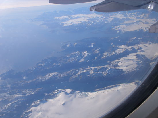 Beim Rückflug hatten wir plötzlich einen Superblick auf Grönland