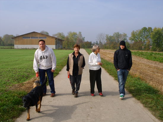 Spaziergang mit Lucy, Friedl, Großmami und Till