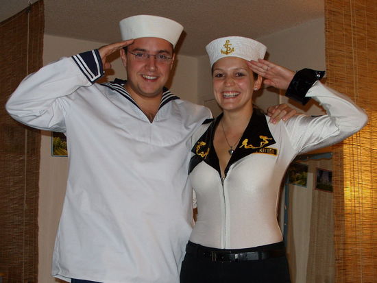 Auf dem Weg zur Halloweenparty! 
Ein Schelm wer das Kostüm erkennt!