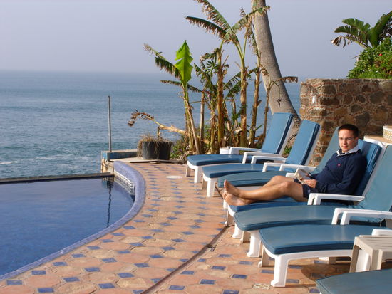 Lieber in diesem Hotel mit dem Pool? Ist übrigens brutal hart das alles zu testen! 