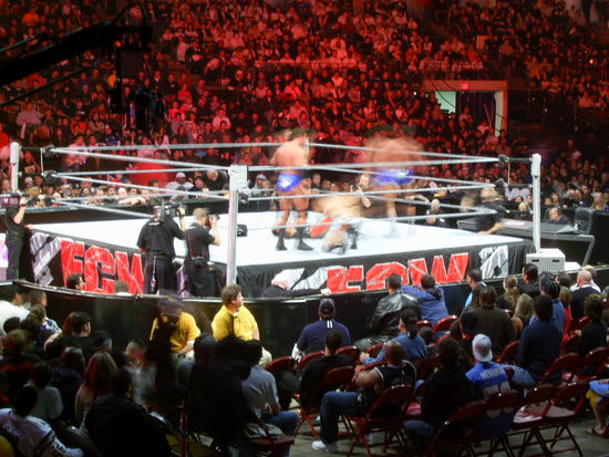 Leider etwas verwackelt, waren aber zwei muskulöse Viecher gegen zwei dünne Latinos