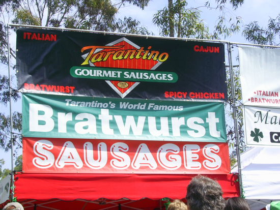 Leider gab's keine Bratwurst weil die Schlange ca. 30m lang war. Wobei's mich wirklich interessiert hätte wie sie geschmeckt hat.